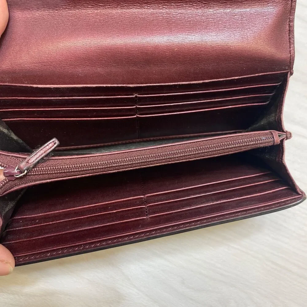 Gucci Shiny Guccissima Lovely Heart Continental Wallet in metallic burgundy - Picture 11 of 13